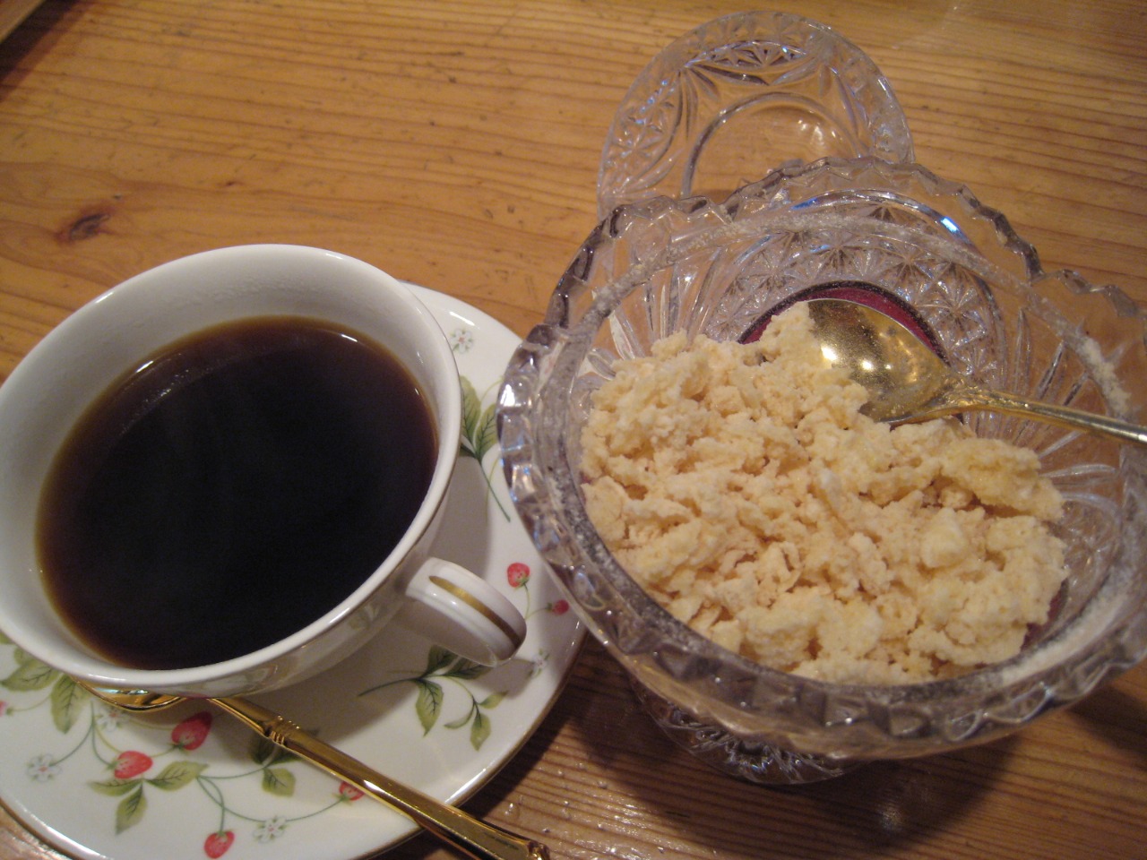 コーヒーと温泉糖の写真